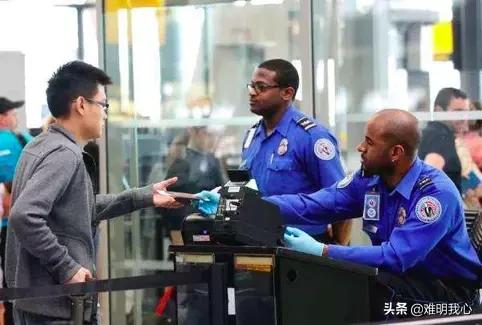 虐猫男被200多名网友送花圈:虐猫者被爱猫志愿者围堵暴打？