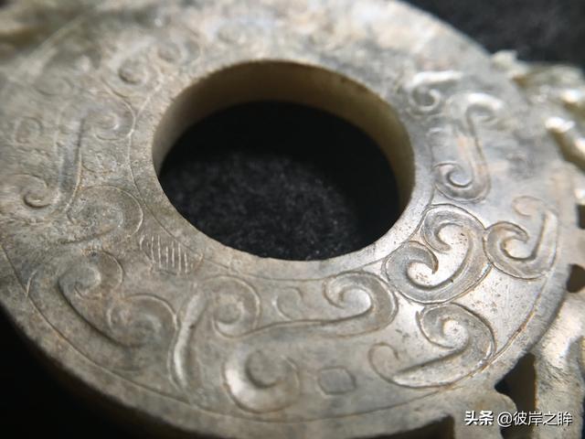 陈瑞莹:这个司南佩的灰皮对吗？司南是什么意思。请懂的人给以指导。谢了