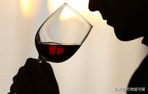 塞冰块葡萄倒红酒，西式宴会怎样给客人倒葡萄酒