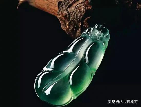 如何挑选翡翠,飘花翡翠很美，但如何挑选出最美的？