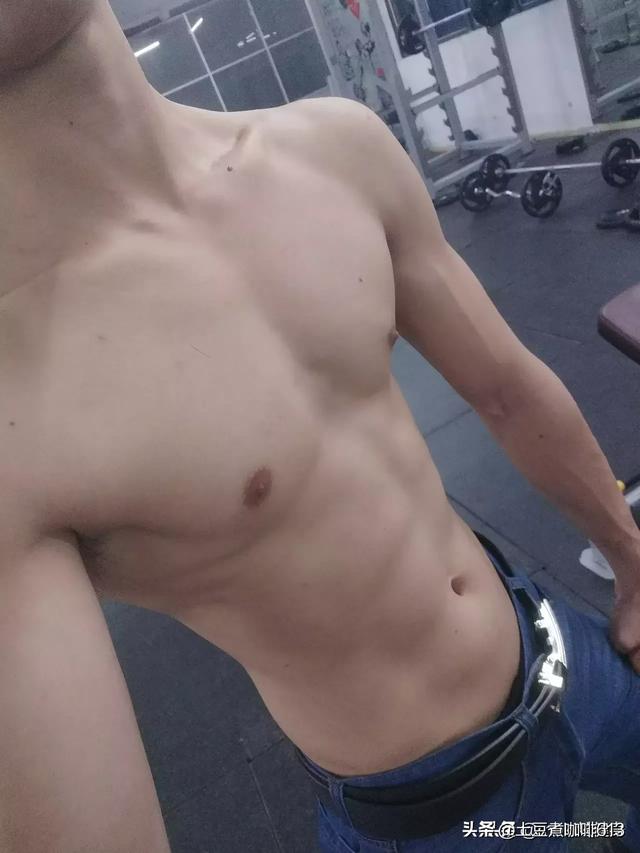 男星肌肉:为什么有的年轻人喜欢肌肉男