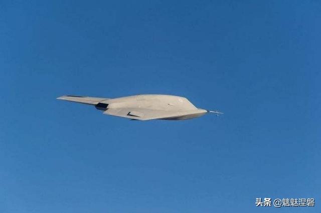 百舌鸟战斗机拼装视频:战斗机和小型无人机怎么才能实现协同作战？ 德国百舌鸟战斗机积木拼装视频