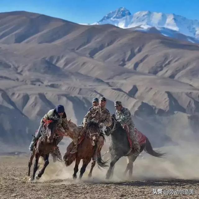 现在坐火车要手机扫健康码，老年人不会用怎么办