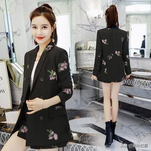 海青发型:中年女子穿什么裙子最好看