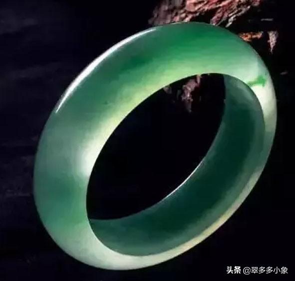 翡翠和玉哪个更有灵性,现在购买玉和翡翠保值怎么样？