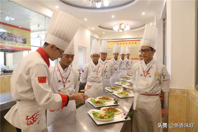 成都厨师招聘信息:成都哪个厨师学校有川菜短期培训班？(四川短期川菜厨师培训学校)