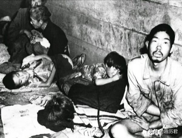 南京30万冤魂被超度，日本战败后，士兵回国，结发妻子是怎样迎接的