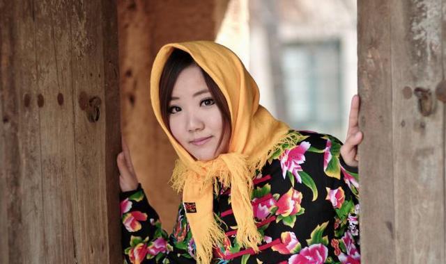 有一句话是\'\'树怕三摇,女怕三撩\'\',其中的“三撩”是什么意思？