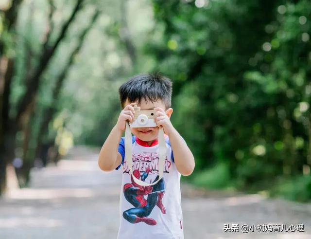 小孩越来越不爱说话怎么办:儿童不爱讲话怎么办 我家宝宝老是不愿意开口说话怎么办？