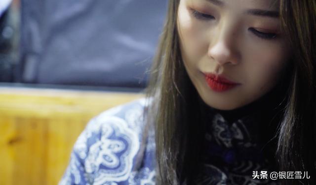 小邹菊项链:小邹菊项链评价 预算5千到一万，什么首饰送女友比较好？