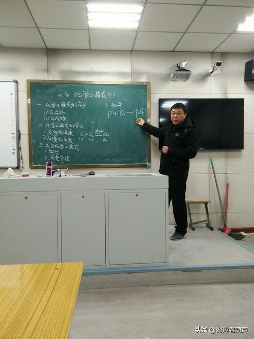 赖文慧个人资料:被爆通讯录，催收群发短信泄露个人信息，该如何起诉