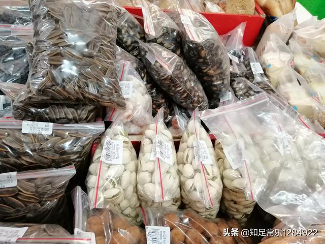摆地摊货源批发网:马上快到年底了，有人可以分享一下进货渠道吗，我想摆地摊