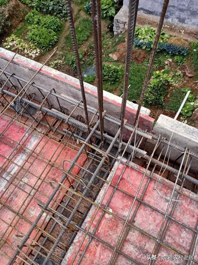 说到农村自建房一平方要用多少钢筋,这个对于搞施工设计的专业人士来