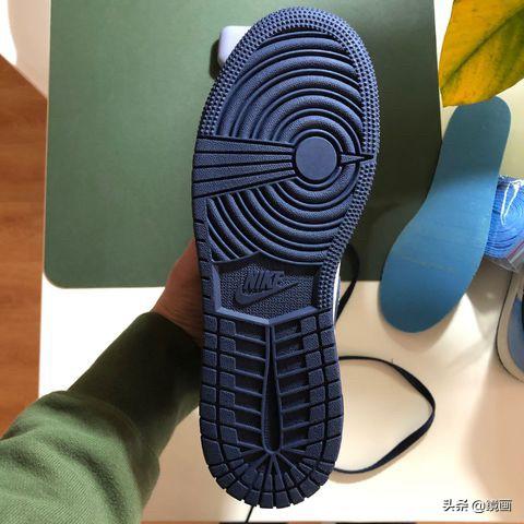 aj1北卡蓝黑耀石gs减配吗？