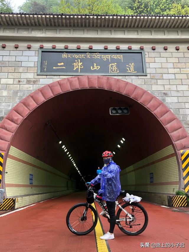 山南笨笨vs比特大全:准备骑行西藏，请问有没有路线和所需要物品的推荐？
