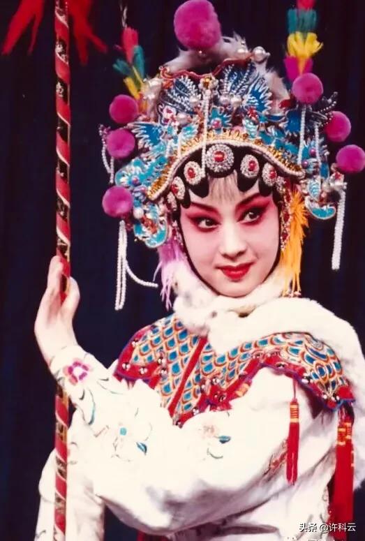 词牌和曲牌的区别是什么？