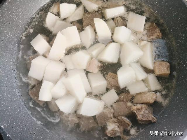 柱侯酱一般炒什么菜用，侯酱焖鸡的做法步骤图，柱侯酱焖鸡怎么做好？