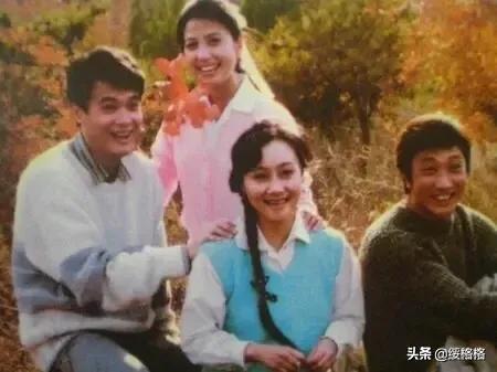 小夫妻时代剧情介绍:电视剧《渴望》讲述了什么故事？深得大家喜爱呢？