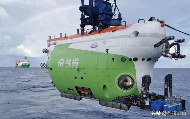 潜水艇图片:“奋斗号”凭什么它能“一口气”下潜到海底10000多米？