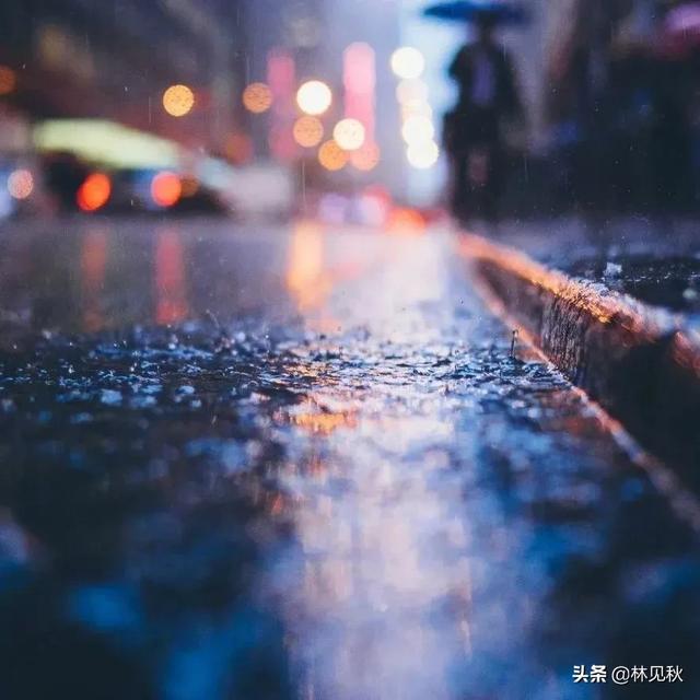 适合下雨的<a href=https://maguai.com/list/256-0-0.html target=_blank class=infotextkey><a href=https://maguai.com/list/256-0-0.html target=_blank class=infotextkey>朋友圈</a></a>文案:适合下雨天的走心文案有哪些？