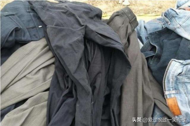 在农村不能穿的许多破衣服烧了可以吗?-生活百科