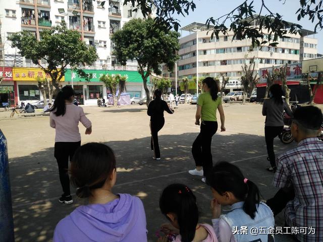 健美操音乐,32步的健身操放什么歌曲劲爆？