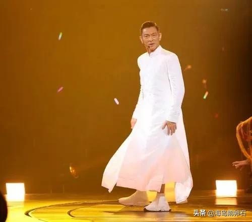 杨坤和刘德华怎么了:刘德华和杨坤唱歌谁厉害？