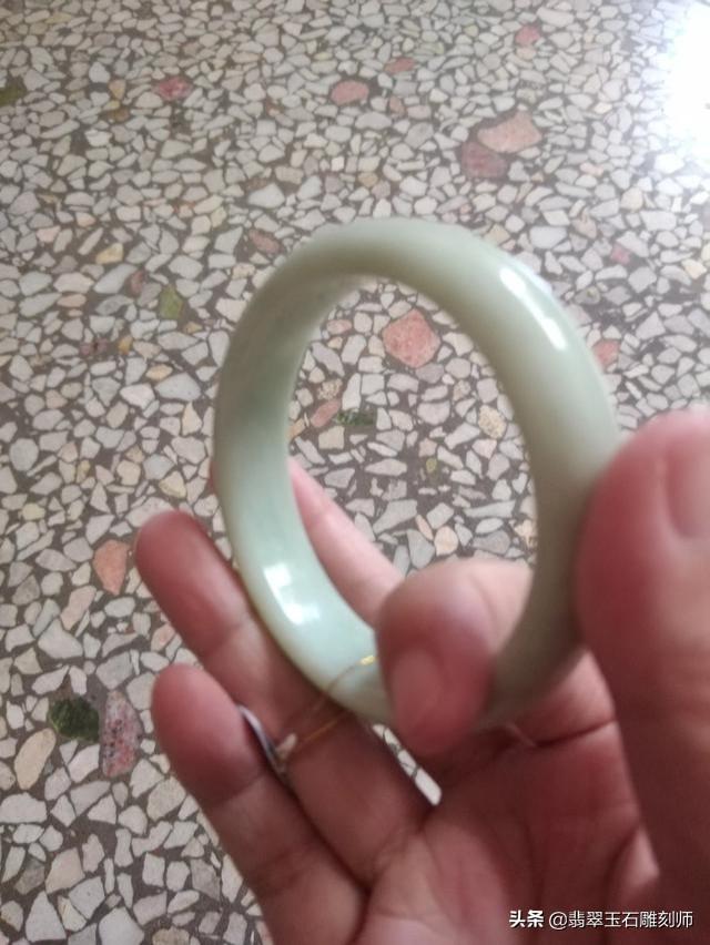 和田玉手镯70000元图片,在网上买了个六七百的手镯怎么觉得有点假？
