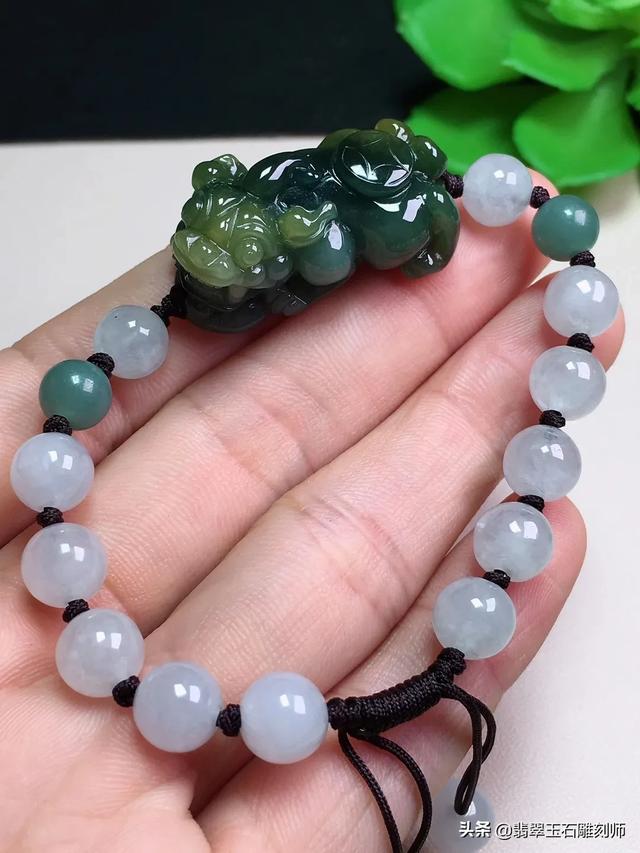 如何区分缅甸翡翠和危料,这个牌子是危料吗，雕工怎么样？