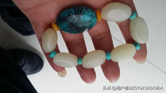 为什么很多男士喜欢在手腕上戴黑珠子,什么心理？