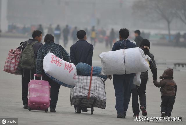 农村留守妇女与狗图:留守妇女们最难熬的日子是怎么过的！有没有偷偷流过眼泪？