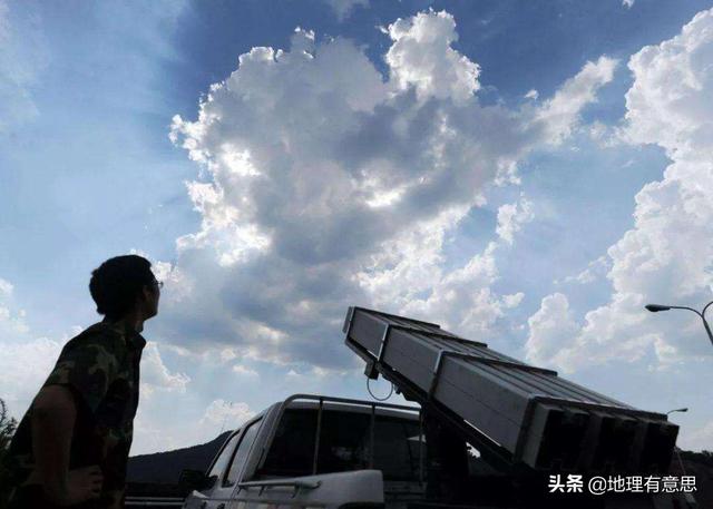人工降雨的原理:一次人工降雨需要什么条件？