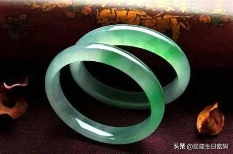 女士玉手镯,戴玉手镯的女人该送什么礼物给她？