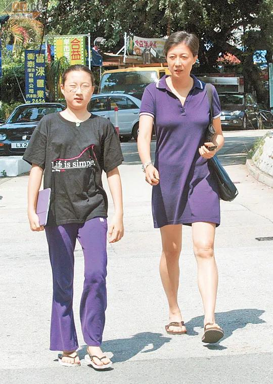 成龙老婆林凤娇:成龙为什么突然退出林凤娇全资持股公司？