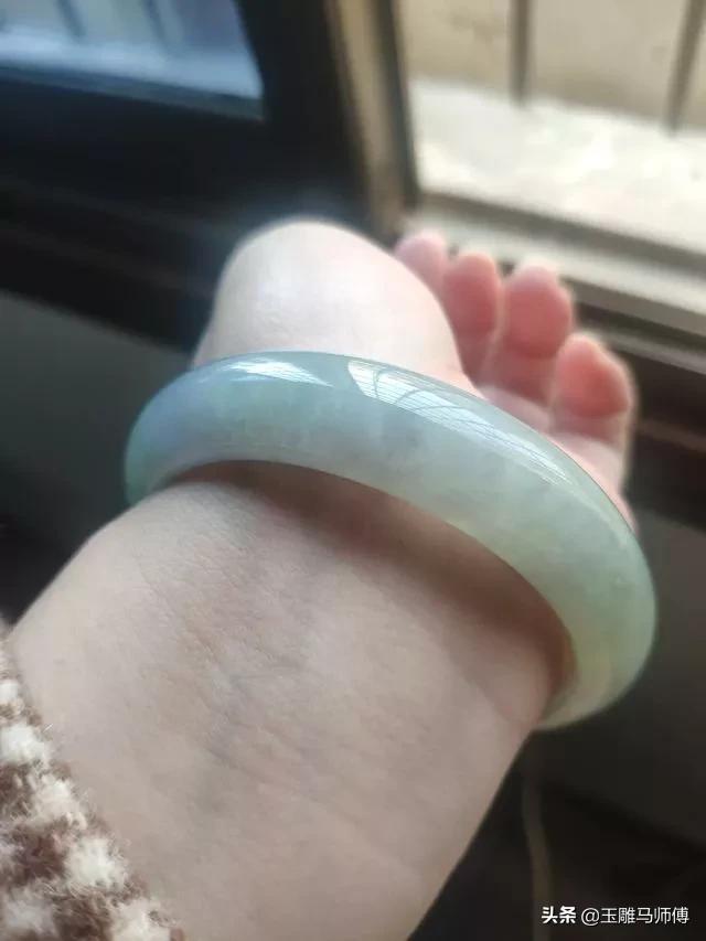 一般戴多少钱的玉镯合适,花3000块买个手镯过分吗？