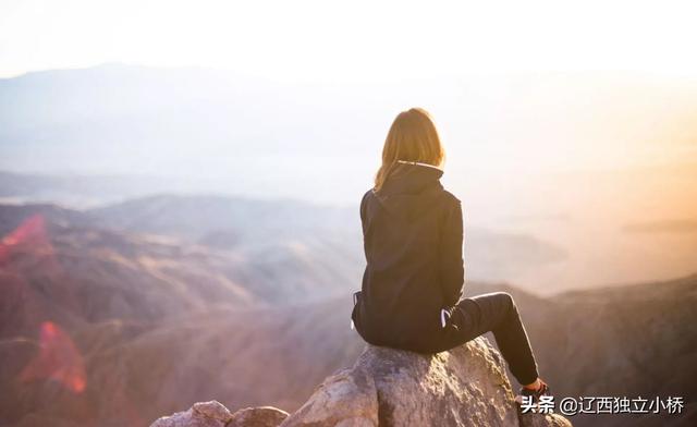 过年了,前妻回来了,要看孩子,离婚后她以各种理由不拿抚养费,应该给她看吗？