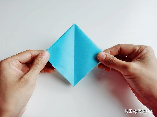 折耳兔怎么画简单:可不可以给我简易说一下皮卡丘书签怎么折？