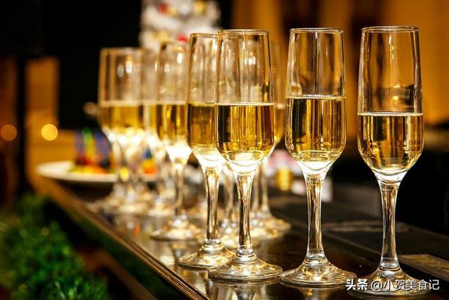 起泡白葡萄酒，京东上很多几十块的甜白葡萄酒和气泡酒，都是真酒吗？
