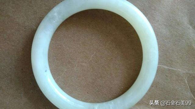 玉手镯图片大全,请问这个玉手镯怎么样，是不是正品？