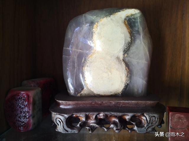 奇石价格从几十元几百元到几十万几百万元不等,您最高购买过多少钱一方的奇石,秀下？