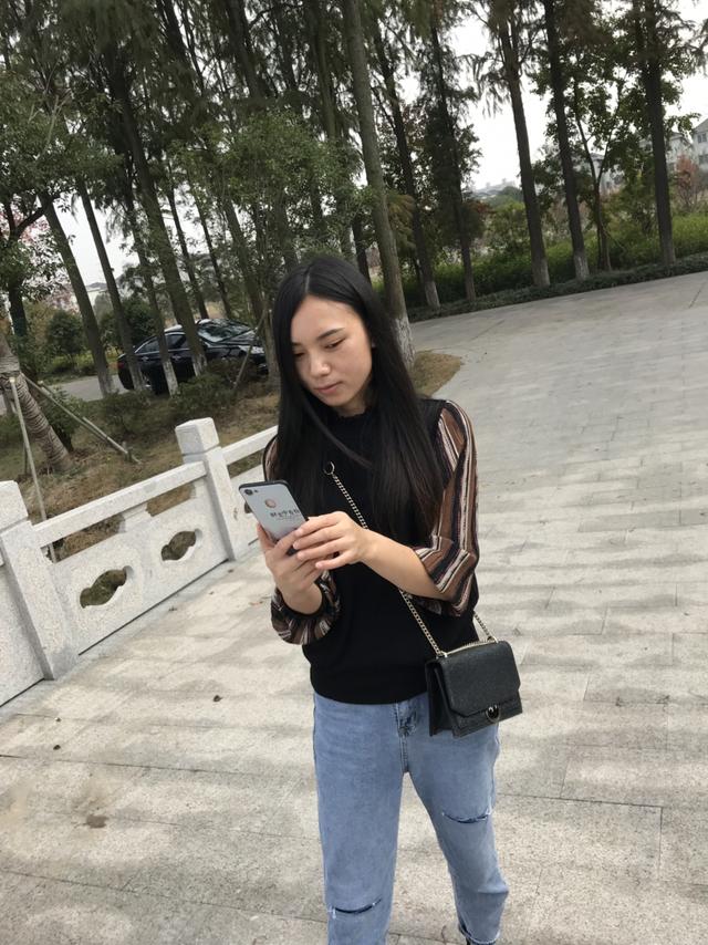 我男友是广东人。我要求彩礼三十万,而男友说彩礼不能超过二万,是不是男友看轻我了？