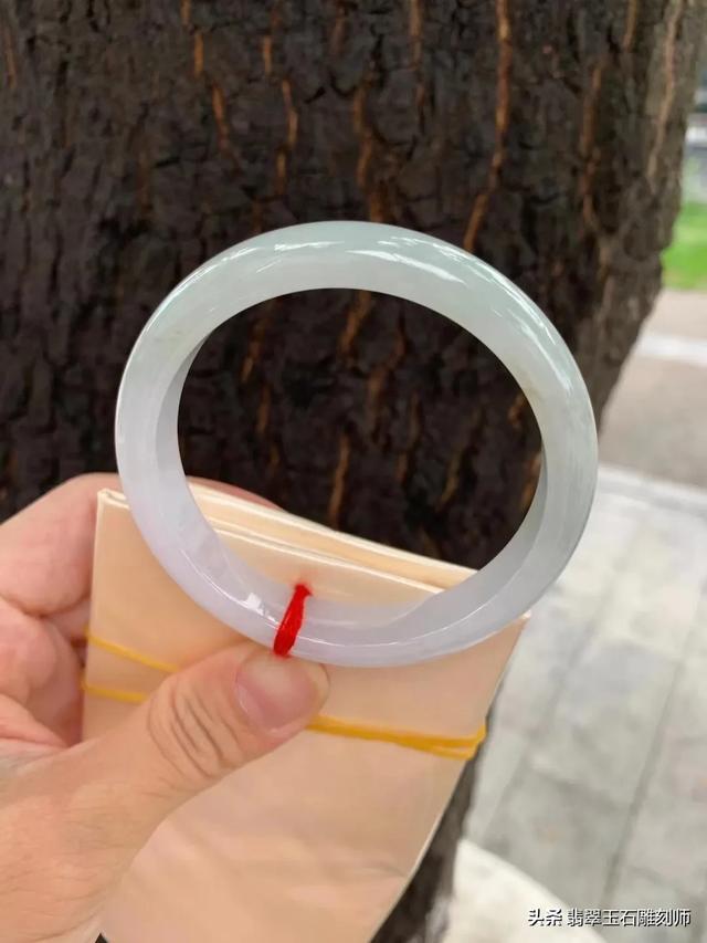 1万左右翡翠手镯图片,一万五预算，能买个什么样的玉镯？