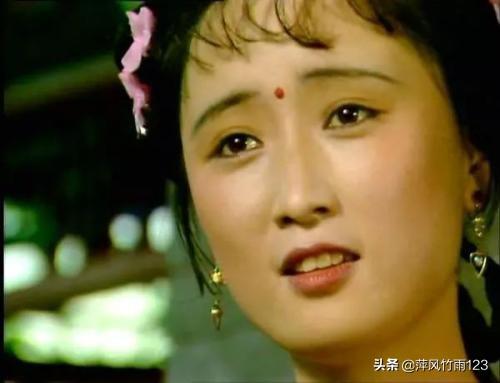 明堂养猫记第三集:薛蟠被打了一顿，薛姨妈和宝钗都没有哭，香菱为何哭肿了眼睛？