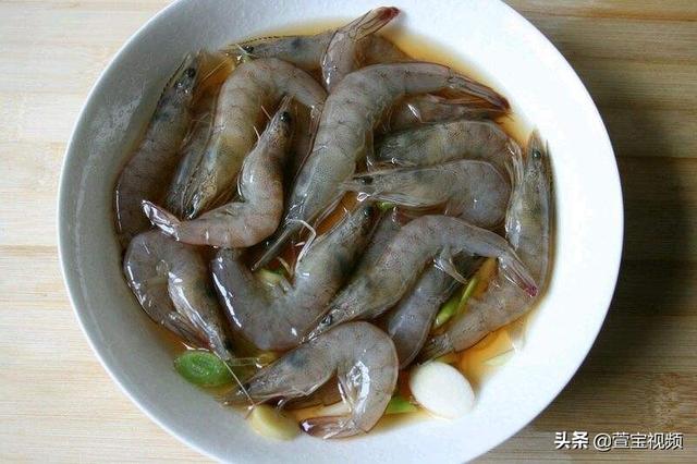 雪球虾能吃鸡蛋黄吗:黄金香辣虾怎么做才能保证其香、酥、脆？
