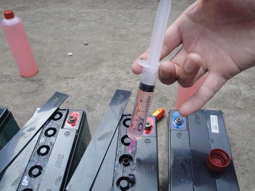 电瓶车怎样加电瓶增补液?-惠修网
