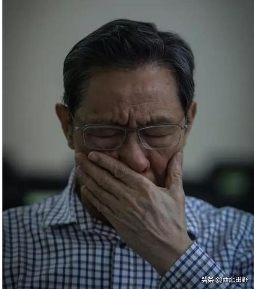 李文宏:小孩子早餐喝粥还是喝牛奶