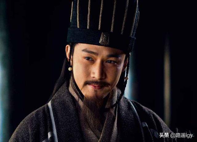 李北岳:左耳和沙漏中的书模是谁啊？