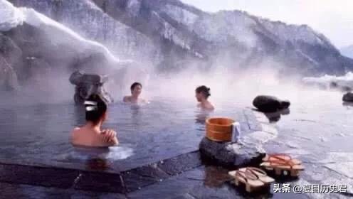 日本温泉现在还有男女混浴的习俗吗，日本的男女混浴温泉，禁止穿衣服，女性该如何保护隐私
