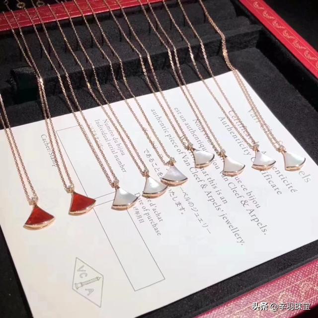 女士黄金项链款式图片和价格,5000块钱能买个什么样的金项链？