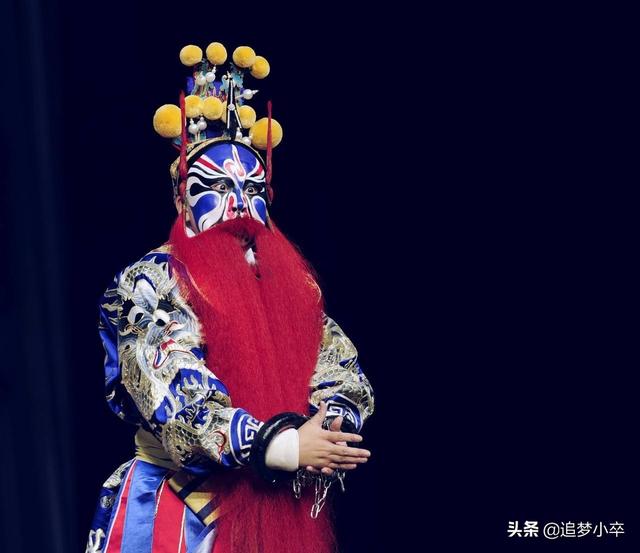 单雄信简介:《隋唐演义》中，单雄信为什么能成为绿林总瓢把子？